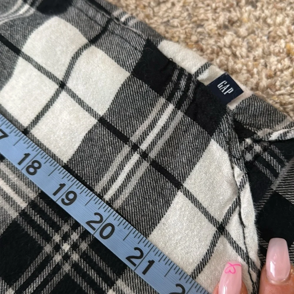 GAP black & white 100% cotton flannel button up in size Large - Picture 6 of 9